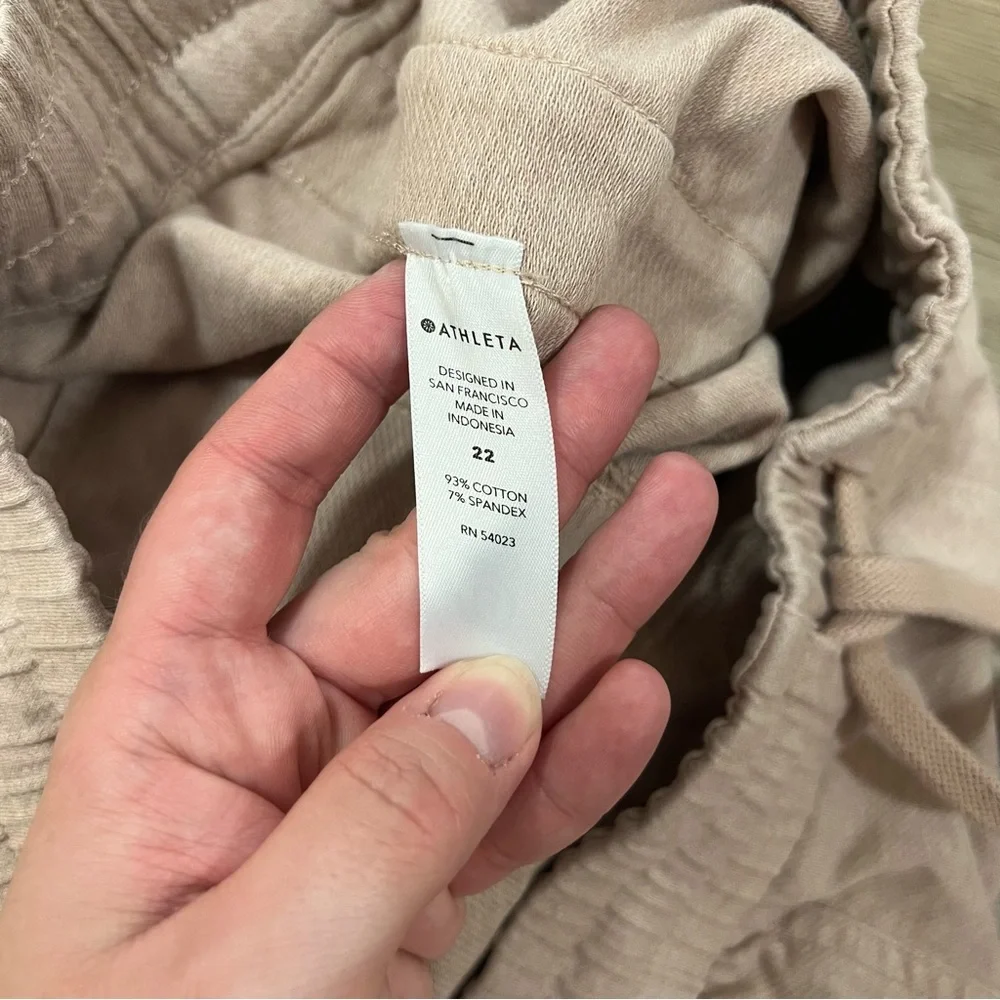 Athleta Farallon Heathered Sweat Shorts Beige Size 22